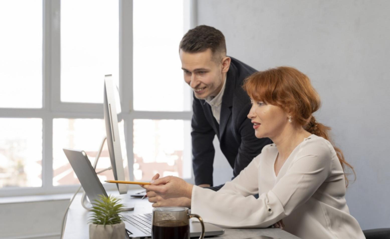 Studio de travail motion design avec écrans