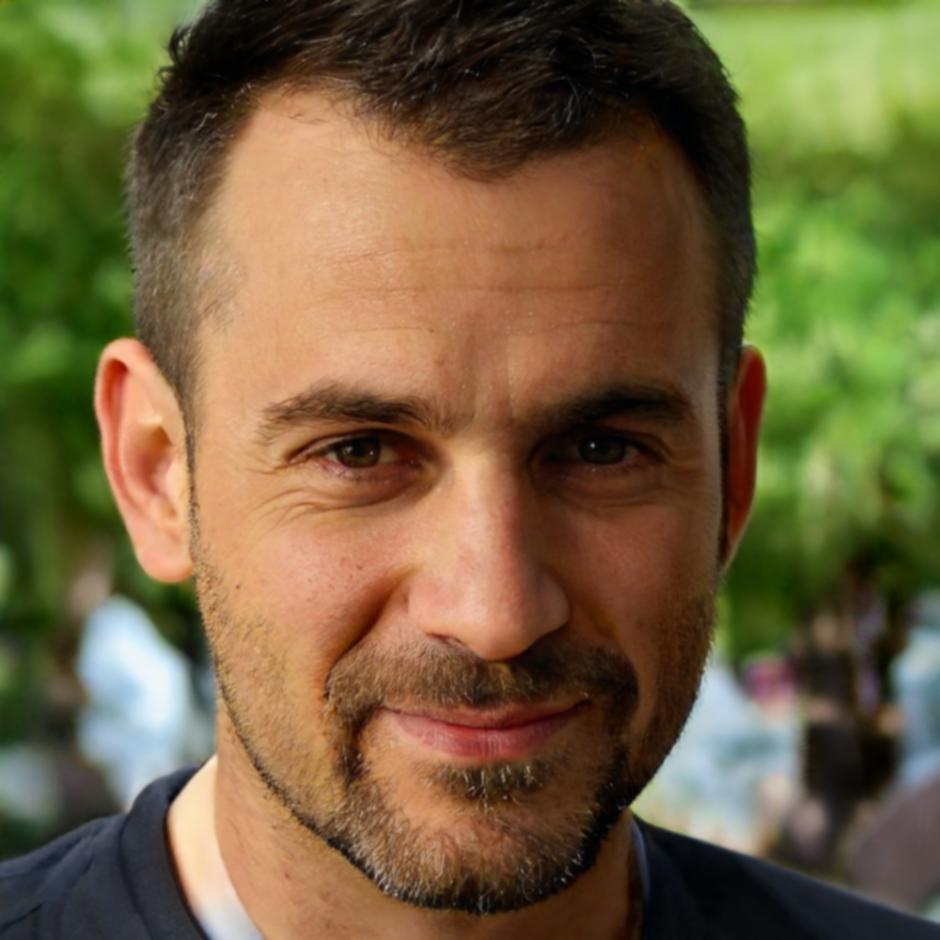 Romain Delacroix, formateur principal en motion design avec 11 ans d'expérience studio